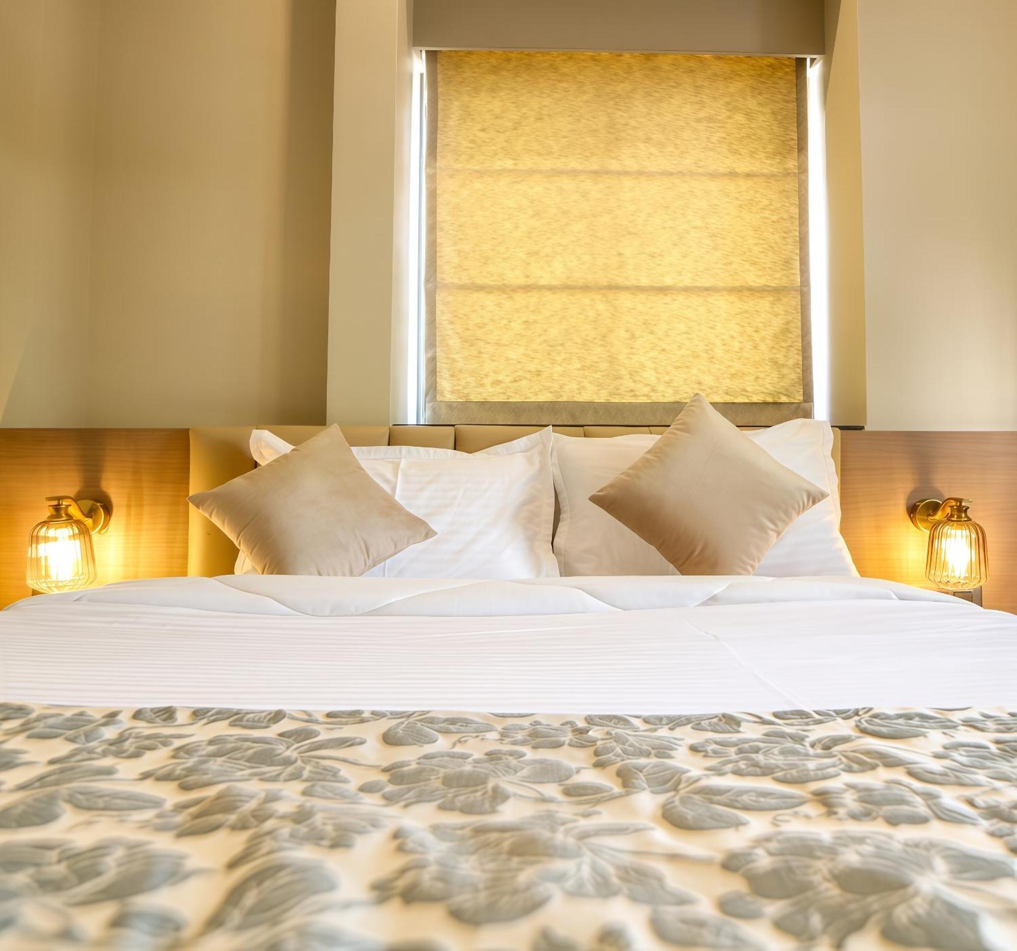 The Falcon 3* Bombay